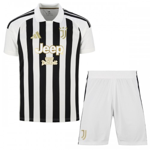 Virallinen Fanipaita + Shortsit Juventus Kotipelipaita 2026-27 - Lasten Virallinen Fanipaita + Shortsit Juventus Kotipelipaita 2026-27 - Lasten