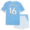 Virallinen Fanipaita + Shortsit Manchester City Rodrigo 16 Kotipelipaita 2026-27 - Lasten Virallinen Fanipaita + Shortsit Manchester City Rodrigo 16 Kotipelipaita 2026-27 - Lasten