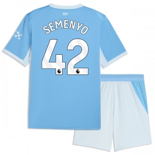 Virallinen Fanipaita + Shortsit Manchester City Semenyo 42 Kotipelipaita 2026-27 - Lasten Virallinen Fanipaita + Shortsit Manchester City Semenyo 42 Kotipelipaita 2026-27 - Lasten