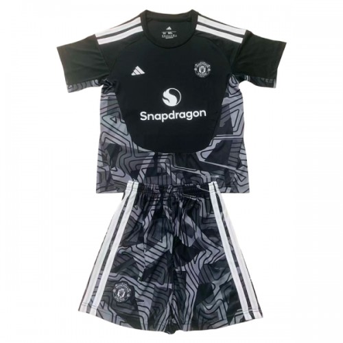 Virallinen Fanipaita + Shortsit Maalivahdin Manchester United 2026-27 Musta - Lasten Virallinen Fanipaita + Shortsit Maalivahdin Manchester United 2026-27 Musta - Lasten