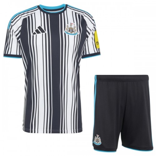 Virallinen Fanipaita + Shortsit Newcastle United Kotipelipaita 2026-27 - Lasten Virallinen Fanipaita + Shortsit Newcastle United Kotipelipaita 2026-27 - Lasten