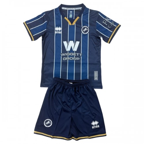 Virallinen Fanipaita + Shortsit Millwall Kotipelipaita 2026-27 - Lasten Virallinen Fanipaita + Shortsit Millwall Kotipelipaita 2026-27 - Lasten