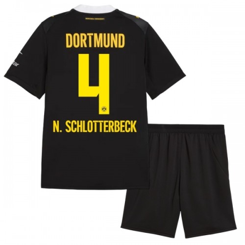 Virallinen Fanipaita + Shortsit Borussia Dortmund N. Schlotterbeck 4 Vieraspelipaita 2026-27 - Lasten Virallinen Fanipaita + Shortsit Borussia Dortmund N. Schlotterbeck 4 Vieraspelipaita 2026-27 - Lasten